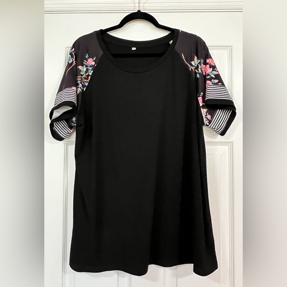 Womens T Shirt Crew Neck Black w/Floral Short Sleeves Size XL SOFT